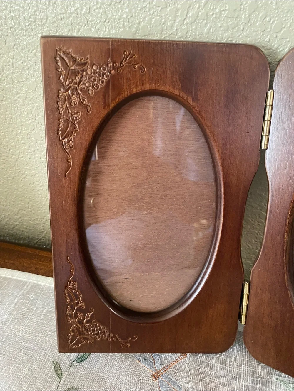 Vtg 1990 Double Oval Wooden Picture Frame - Brown Engraved New Frame